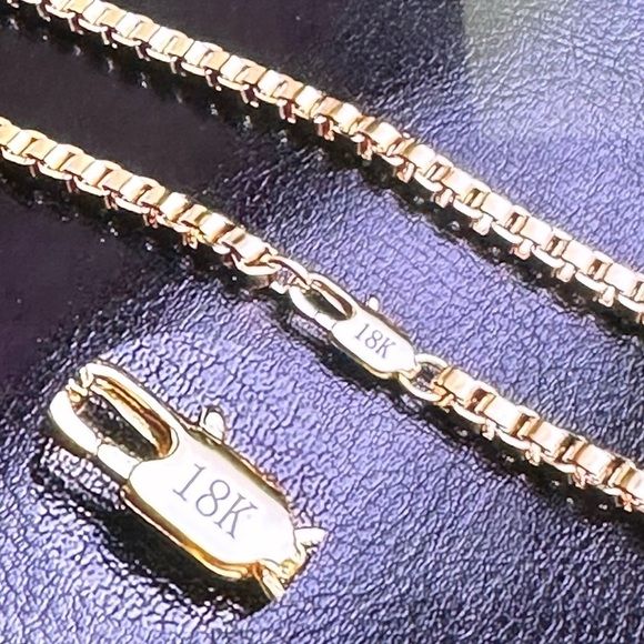 18 k gold plated European 4 mm box chain necklace. 20 inches - Picture 5 of 5